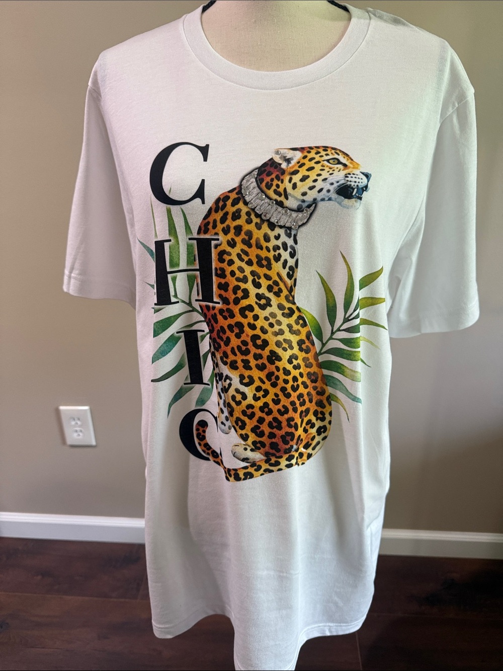 Leopard Graphic Tshirt with Rhinestone Collar Size Large NWOT